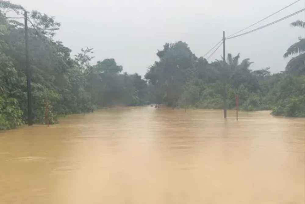 58 mangsa daripada 17 keluarga terjejas akibat banjir di daerah Hilir Perak serta Larut, Matang dan Selama, semalam. Foto hiasan