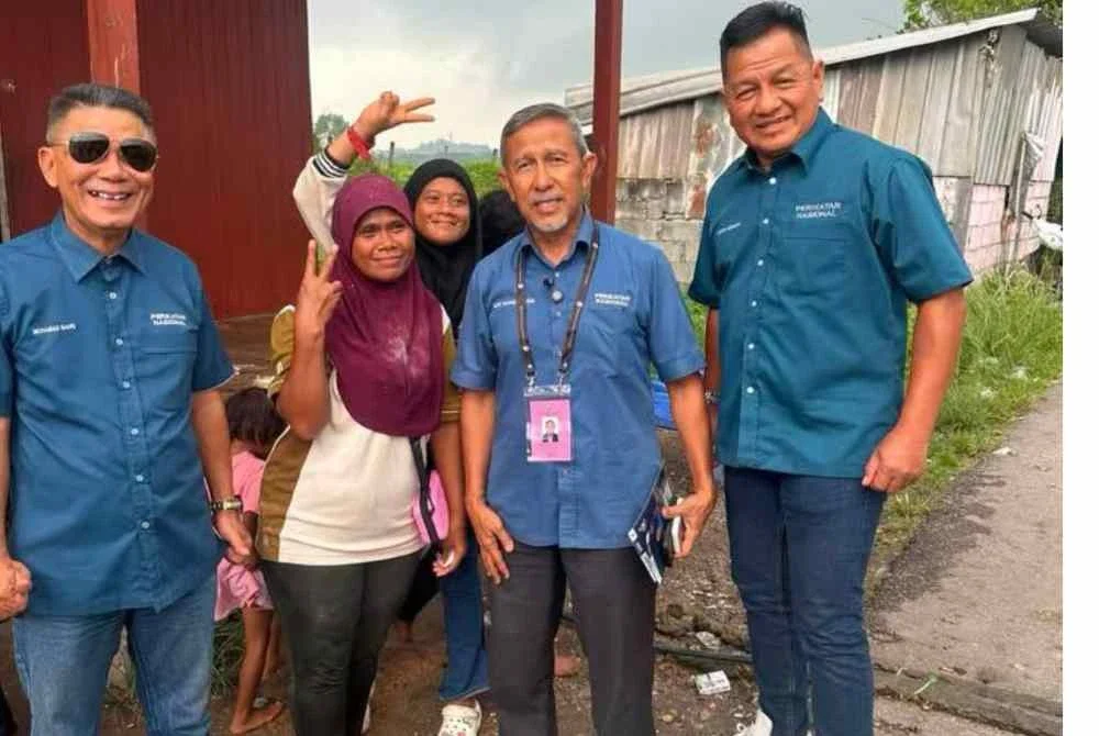 Norhizam (kanan) kini menyertai Bersatu. Foto: FB Norhizam.