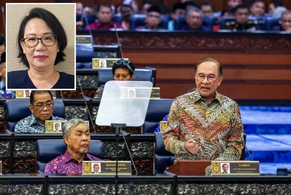 Perdana Menteri, Datuk Seri Anwar Ibrahim membentangkan Rancangan Malaysia Ke-13 (RMK13) di Dewan Rakyat. Gambar kecil Siti Hajar