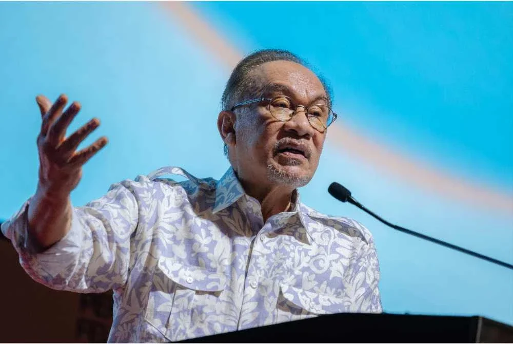 Anwar ketika berucap pada Majlis Perasmian Penutup Forum Ekonomi Belia 2026 di Pusat Konvensyen Kuala Lumpur hari ini. - Foto: Bernama