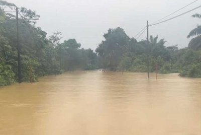  58 mangsa daripada 17 keluarga terjejas akibat banjir di daerah Hilir Perak serta Larut, Matang dan Selama, semalam. Foto hiasan 