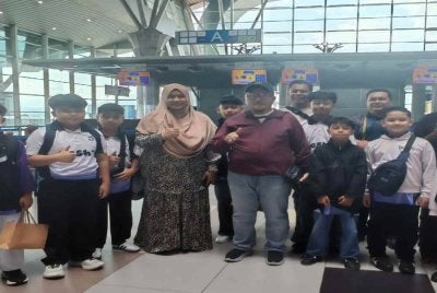 Mat Bali (tiga dari kanan) bersama pelajar KAFA Sabah bakal menggegarkan pentas menerusi Festival Nasyid Majlis Ihtifal Ilmi Sekolah Rendah Agama (MIISRA) Peringkat Kebangsaan Kali Ke-12 di Selangor.