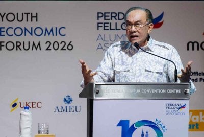 Anwar ketika berucap pada Majlis Perasmian Penutup Forum Ekonomi Belia 2026 di Pusat Konvensyen Kuala Lumpur hari ini. - Foto: Bernama