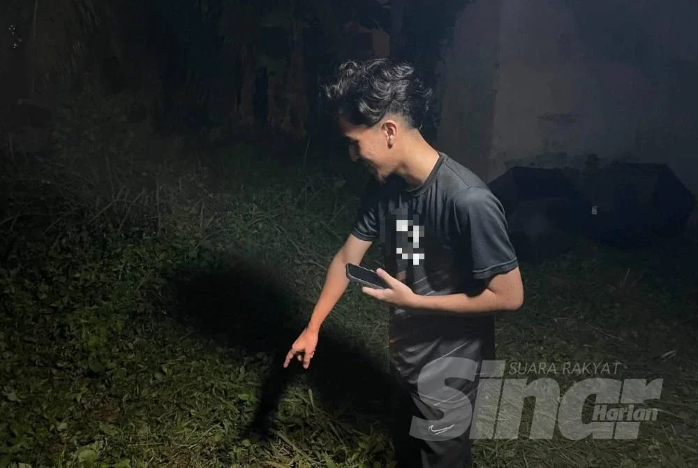 Penduduk menunjukkan lokasi mayat Che Bidah ditemukan.