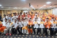 Antara perwakilan yang menghadiri Konvensyen Amanah Negeri Terengganu 2026 pada Sabtu merakam gambar bersama kepimpinan parti.