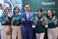 Peggy (dua dari kiri) bersama tetamu kenamaan ketika pelancaran Perfect 10 di Dorsett Kuala Lumpur pada Khamis.
