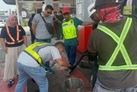 KPDN Pulau Pinang membuat pemeriksaan di sebuah stesen minyak di Batu Kawan selepas tular dakwaan berlaku masalah terhadap kenderaan selepas mengisi petrol RON95 di stesen minyak berkenaan.