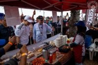 Anwar meninjau Karnival Litar Rasa MADANI sempena GP Bahrain di Sepang pada Ahad. Foto: FB ANWAR IBRAHIM.