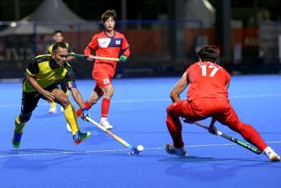 Marhan (kiri) mahu rakan seperjuangan perbaiki persembahan dan memainkan peranan secara kolektif sebagai sebuah pasukan. Foto: Bernama.