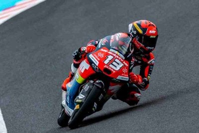 Hakim Danish yang memulakan saingan dari petak ke-21 memperbaiki kedudukan sebanyak sembilan anak tangga selepas mengharungi 17 pusingan. Foto: Facebook ZK Racing.