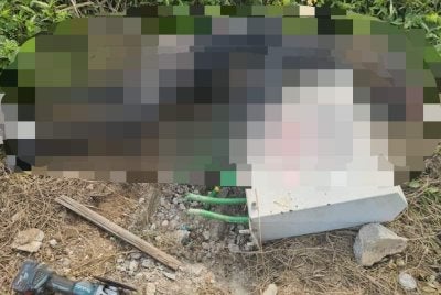 Tangan mangsa masih melekat pada kabel ketika mayatnya ditemui.