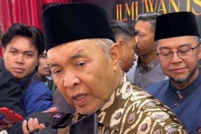 Ahmad Zahid ketika ditemui pemberita selepas merasmikan Seminar Ilmuan Islam Malaysia di Dewan Agung Tuanku Canselor (DATC) UiTM di sini pada Ahad.