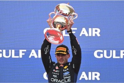 Verstappen menjuarai GP Bahrain dalam saingan mendebarkan di Sepang pada Ahad. Foto: AFP