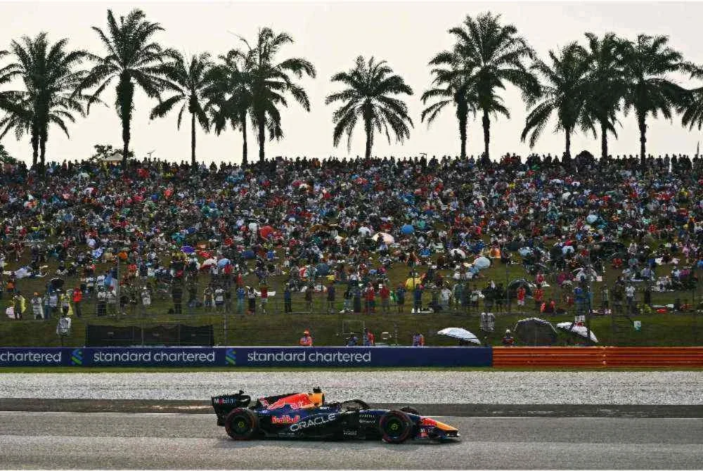 GP Bahrain di Sepang mencatat kehadiran penonton tertinggi dalam sejarah SIC menerusi kehadiran 261,000 pengunjung. Foto: AFP.