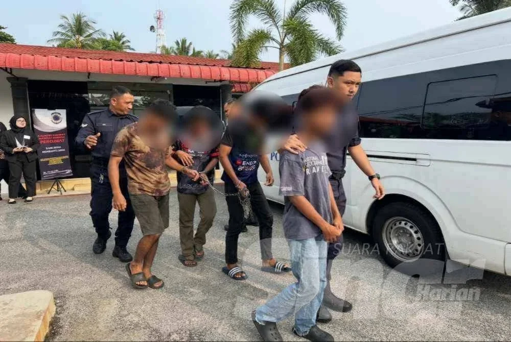 Kesemua tertuduh yang tiba di pekarangan Mahkamah Bachok pada Isnin.
FOTO SINAR HARIAN - ADILA SHARINNI WAHID