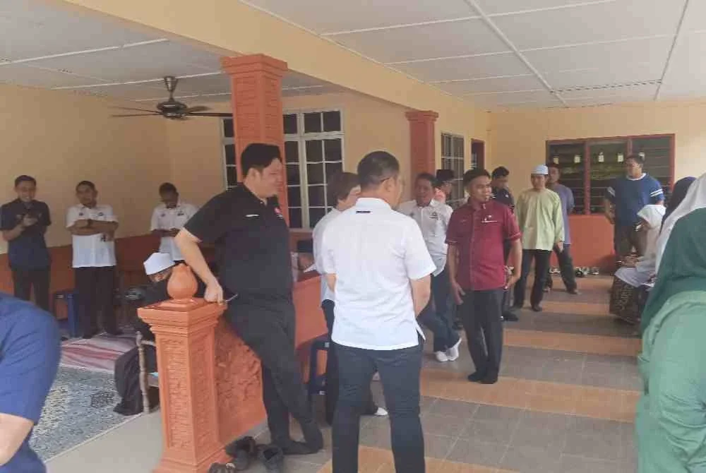 Rumah nenek Allahyarham Irene Sofia di Kampung Parit Selamat Yong Peng masih dikunjungi orang ramai.
