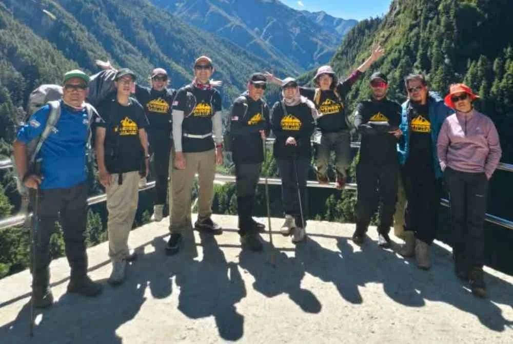 Kumpulan Everest Base Camp (EBC) turut berdepan keadaan cuaca yang mencabar apabila salji semakin tebal di kawasan pendakian dan hanya hanya mampu meneruskan pendakian sehingga Dingboche pada paras 4,410 meter.