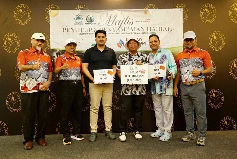 PARA pemenang pertandingan turut diraikan pada majlis tersebut. 