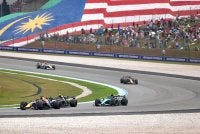 Pemandu Red Bull Racing Max Verstappen memecut laju sebelum menjuarai perlumbaan Formula 1 Gulf Air Bahrain Grand Prix di Malaysia dengan catatan masa 1:47:14.808 di Litar Antarabangsa Sepang (SIC) semalam. Foto: Bernama
