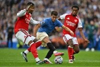 Walcott melihat Arsenal kurang mantap ketika beraksi di laman lawan. Foto: AFP