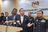 Anthony Loke ketika sidang akhbar penjelasan penggantungan MYEG pada Isnin.