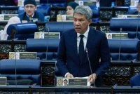 Mohamad bercakap pada sesi soal jawab di Dewan Rakyat pada Isnin. Foto: Bernama 