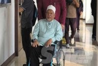 Nasiruddin berkerusi roda, hadir ke Mahkamah Sesyen Shah Alam pada Isnin.