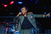 Penyanyi Faizal Tahir menghiburkan peminatnya menerusi konsert Faizal Tahir: Suara Rakyat, di Unifi Arena baru-baru ini. Foto: Bernama