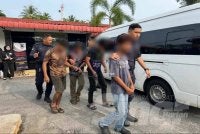 Kesemua tertuduh yang tiba di pekarangan Mahkamah Bachok pada Isnin.
FOTO SINAR HARIAN - ADILA SHARINNI WAHID
