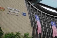 Kerajaan Persekutuan merekodkan kadar bayaran balik tunggakan pinjaman yang rendah pada 2025, dengan hanya RM465.0 juta atau lima peratus daripada RM9.27 bilion tunggakan tahun sebelumnya berjaya diperoleh. Gambar hiasan 