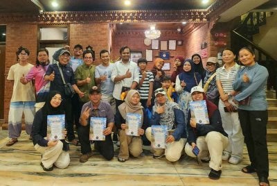 Dua kumpulan pendaki Malaysia yang berjaya menjalankan ekspedisi ke Mardi Himal Base Camp dan Everest Base Camp, di sebuah hotel di Kathmandu.