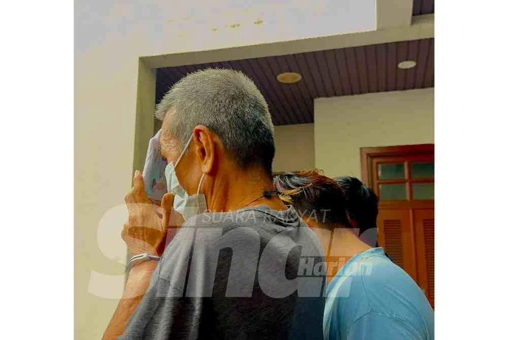 Mengikut pertuduhan pertama, tertuduh didakwa telah merogol seorang remaja berusia 18 tahun di tandas lelaki di tingkat 2, Pusat Beli Belah Gurney Plaza di sini.