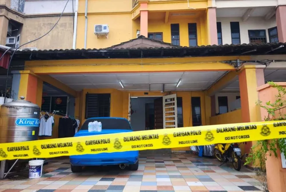 Lokasi sebuah bilik sewa di Kuantan yang dipasang garisan polis susulan insiden pembunuhan seorang pelajar wanita berusia 19 tahun pada awal pagi Selasa.