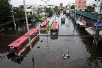 Banjir di seluruh Thailand meragut 31 nyawa dan menjejaskan kira-kira 4.14 juta orang sejak 16 September lalu. 