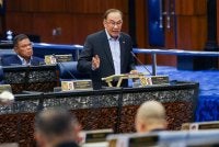 Anwar ketika sesi Pertanyaan-Pertanyaan Bagi Jawab Lisan sempena Mesyuarat Ketiga, Penggal Kelima, Parlimen ke-15 di Bangunan Parlimen pada Selasa. Foto: Bernama