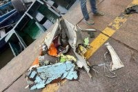 Pesawat tentera itu yang membawa 25 penumpang dan tujuh anak kapal, terhempas berhampiran Pangkalan Tentera Laut di Igbokoda. Foto: Reuters