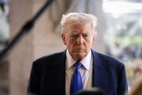 Kedudukan Trump kian lemah selepas tinjauan itu mendapati pengundi kini beralih kepada Parti Demokrat. - Foto Agensi