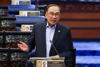 Anwar ketika sesi Pertanyaan-Pertanyaan Bagi Jawab Lisan sempena Mesyuarat Ketiga, Penggal Kelima, Parlimen ke-15 di Bangunan Parlimen pada Selasa. Foto: Bernama 