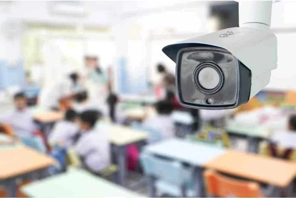 CCTV bukan sekadar alat merakam kejadian, tetapi boleh menjadi elemen pencegahan di sekolah. - Gambar hiasan
