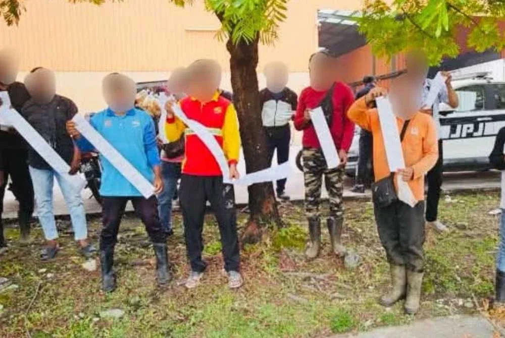 JPJ Selangor melaksanakan Op Pewa di sekitar Teluk Menegun, Klang pada Selasa. - FOTO: JPJ Selangor