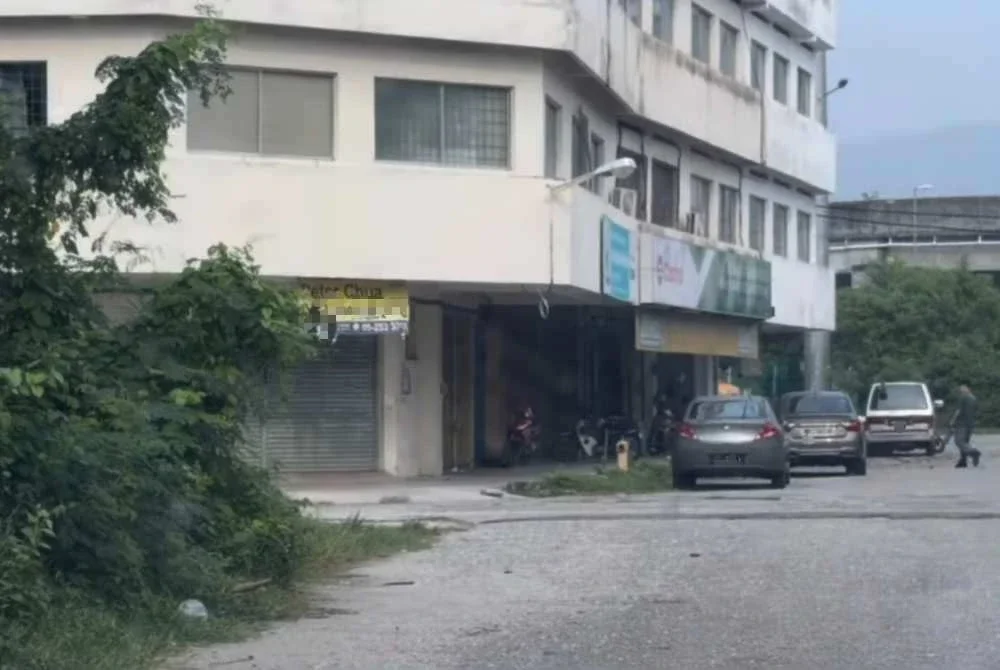 Video berkenaan memperlihatkan premis di tingkat atas sebuah bangunan usang yang didakwa dijadikan sekolah bagi komuniti Rohingya sejak 5 tahun lalu.