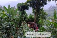 Keadaan kenderaan mangsa yang terhumban dalam gaung sedalam 100 meter di Jalan Ladang Pos Pulat, Gua Musang.