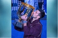 Djokovic muncul juara Terbuka China selepas de Minaur terpaksa menarik diri pada final akibat kecederaan. Foto: AFP.
