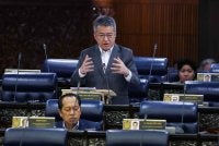 Chin Tong ketika sesi Pertanyaan-Pertanyaan Bagi Jawab Lisan sempena Mesyuarat Ketiga, Penggal Kelima, Parlimen ke-15 di Bangunan Parlimen pada Rabu. Foto Bernama 