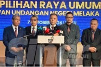 Ramlan (tengah) pada sidang akhbar pengumuman tarikh penting PRN Melaka