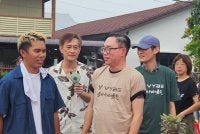 Ryon (tiga dari kiri) bersama para pelakon 'The Day We Start Again'.