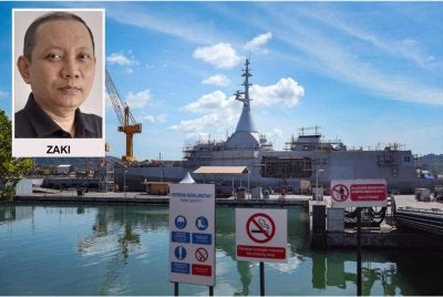 Kapal tempur pesisir milik TLDM yang sedang dalam proses pembinaan di Lumut Naval Shipyard. - Foto: Bernama