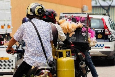 JPJ Selangor melaksanakan Op Pewa di sekitar Teluk Menegun, Klang pada Selasa. - FOTO: JPJ Selangor