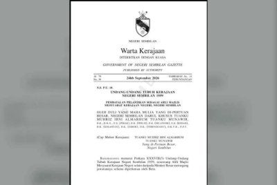 Warta pembatalan jawatan 10 Exco Negeri Sembilan yang tersebar baru-baru ini.