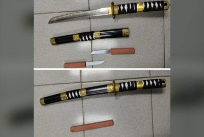 Hasrat beberapa individu menyelesaikan perselisihan bertukar kecoh apabila seorang lelaki melibas dua lelaki di sebuah stor getah di RPT Kesedar Sungai Terah, Gua Musang pada Selasa. Foto: PDRM